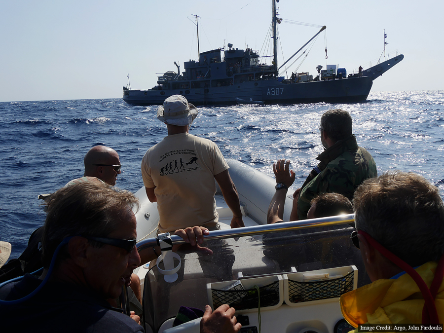 The Hellenic navy seal  (O.Y.K) team preparing to board HN THETIS.