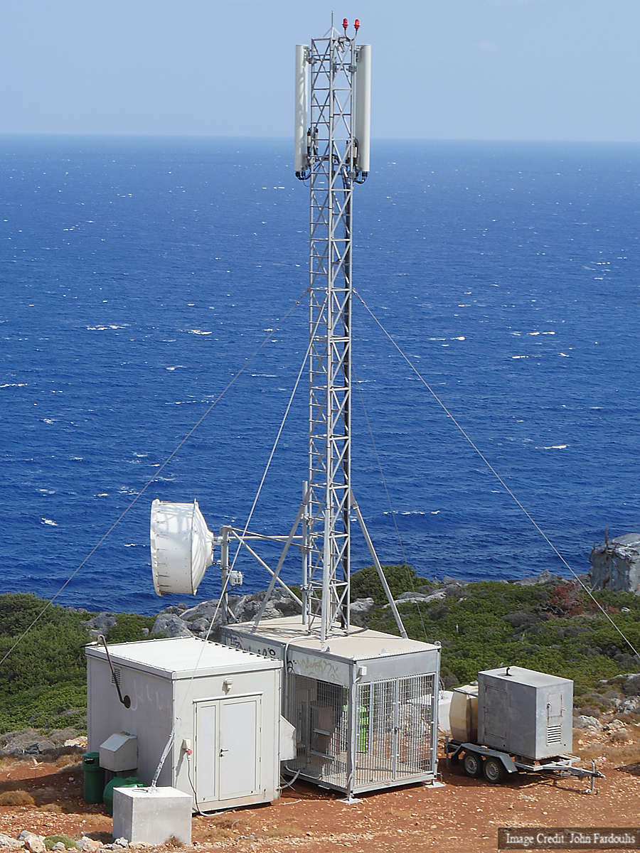 Cosmote has installed a dedicated 4G base station overlooking the wreck, so we can share information from at sea. It's one of the fastest in Greece, clocking more than 90Mb/s downloads over the mobile network.